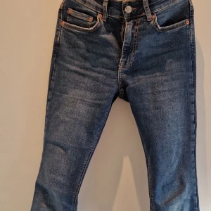 blå bootcut jeans - blå bootcut jeans, aldrig använda💕