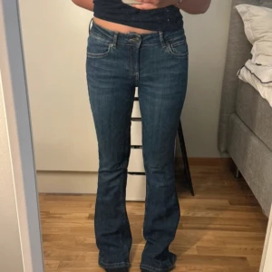 Zara jeans - Mid waist bootcut jeans från zara i storlek 38. Köparen står för frakten❤️