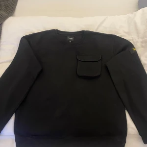 Lyle and Scott tröja - Säljer denna lyle and scott tröja i storlek 15 - 16 år. Tröjan är i mycket fint skick. Se bilder.