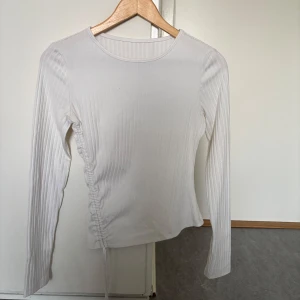 basic Tröja  - Helt rent inga skador