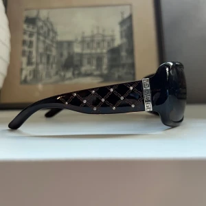 Solglasögon Design  - Unik design för en fashionista. 