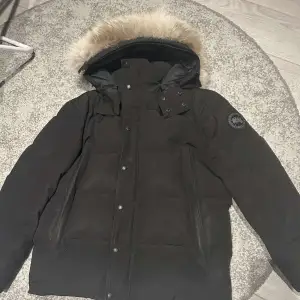 Canada Goose Wyndham, Strlk M/L äkta päls medföljer.