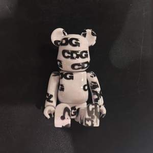 Secret rare Bearbrick jag packade för cirka två år sedan! Otroligt sällsynt och inte helt viljande att sälja men kom med bud!