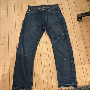 Weekday space jeans - Weekday jeans med fet passform och distressing