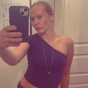 Blå topp från Gina  - Ord pris är 200-300kr men säljer för 100kr💕💕 Jättefin topp använd endast 1 gång. Storlek S  Kom privat för mer info!!🫶🏻