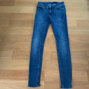 Tiger of sweden jeans - Bra skick riktigt sköna. De är slingor och passar bra med det mesta. Kan sänka pris vid snabb affär.