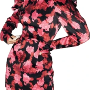 Bianca Ingrossos klänning - Bianca Ingrossos kollektion från Gina Tricot. Vacker klänning finns inte längre. Det är bra för alla årstider, både sommar och vinter. Anänd 1 gång, storlek 34.