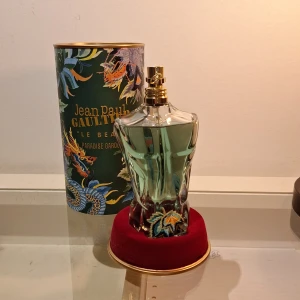 Jean Paul Gaultier Le Beau  - Paradise Garden 125ml flaska. Knappt använd vilket framgår i bilden. Kostade 1160 kr.