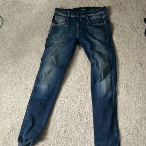 Replay - Säljer ett par feta replay anbass, säljer dem för dem passar inte mig.  Hör av dig om du har frågor Pris kan diskuteras 