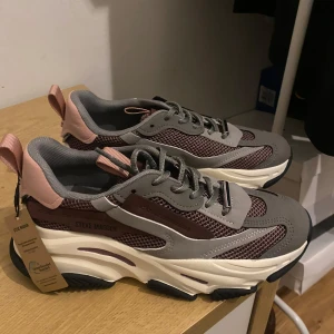 Steve Madden sneakers  - Helt nya, köptes för 1400kr🩷