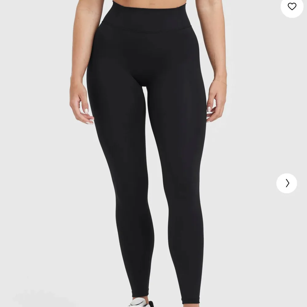 Träningstights från OnerActive storlek M SHORT i modellen TIMELESS HIGH WAISTED LEGGINGS. Passar större S,mindre M och om man är mellan 155-165cm.  Skicka meddelande för fler bilder. Som nya använda 1-2 gånger. Har två par så kommer ligga två annonse. Sportswear.