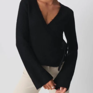 Omlott kofta  - Jag säljer min jättefina och jättepopulära omlott kofta från Gina (slutsåld), endast använd ett fåtal gånger då jag känner att den inte riktigt är min stil