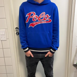 Ralph lauren hoodie - Säljer denna feta Ralph lauren hoodie för endast 349kr, skick 9/10 Mvh luxury