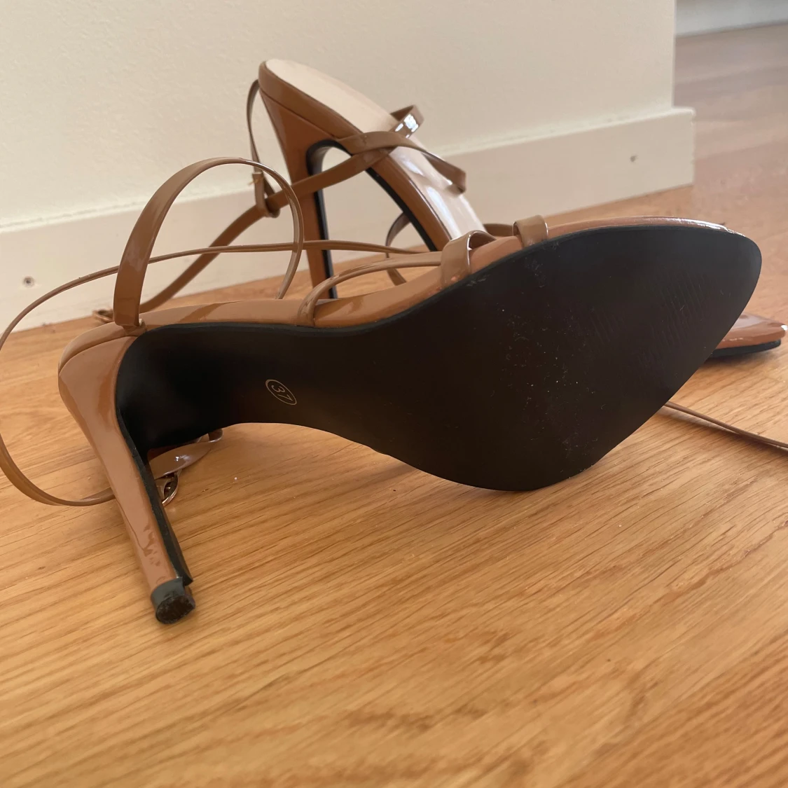 Klackar i härlig brun färg  - 91