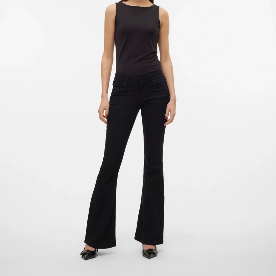 lågmidjade svarta jeans 