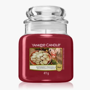 Yankee candle doftljus peppermint pinwheels - Yankee candle doftljus peppermint pinwheels🤍❤️ Helt nytt! Aldrig använt!❣️Köpt för 210kr❣️ Doftar som några slags amerikanska typ polkagriskakor, de på bilden🤍(tror dom brukar äta sånna i usa vid juletiden typ)