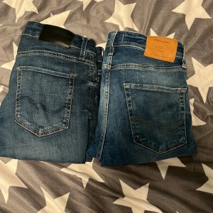 Två par Jack and Jones jeans - Dessa par Jack and Jones jeans  Båda för 400 En för 250 Hör av dig om du är intresserad 