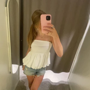 Topp - Säljer denna fina topp från Gina pga att den inte kommer till användning💕köpt för 300