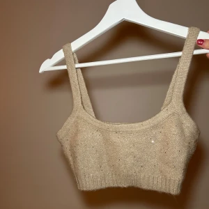 Stickad topp - Stickad topp från Nakd, strl xs/s