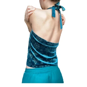 Topp - Supersnygg halternecktopp med fint mönster. Det är i strl L, jag på bilden brukar ha S så den sitter lite loose men det är bara snyggt!😍 Alltså kan den passa alla mellan S-L!