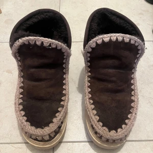 Mou skor!! - Säljer dom här super coola skorna ifrån Mou! Dom är i storlekn 39/40🥰🥰 skiv för frågor eller intresse!!💗💗