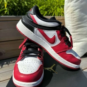 Säljer mina Nikes  - Strl:41 nästan helt nya använda ca 5ggr