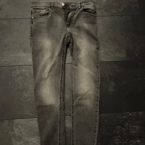 Jeans - Slitningar nere