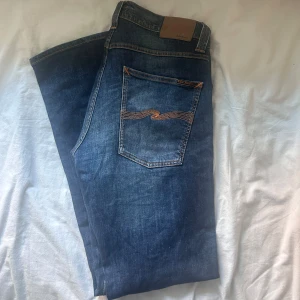 Nudie jeans - Inte använda många gånger Lite rakare men fortfarande lite slim Säljer för jag inte gillade passformen