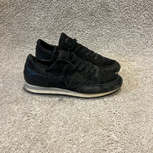 Philippe model - Philippe model skor i storlek 41, riktigt feta o rätt bra skick, riktigt bra nu t vintern💫   Skriv om intresserad 