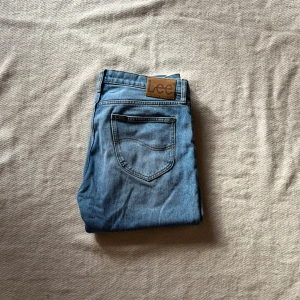 Lee Jeans - Lee Jeans i storlek W34 L32. Inga märken eller fläckar. Helt felfria. 