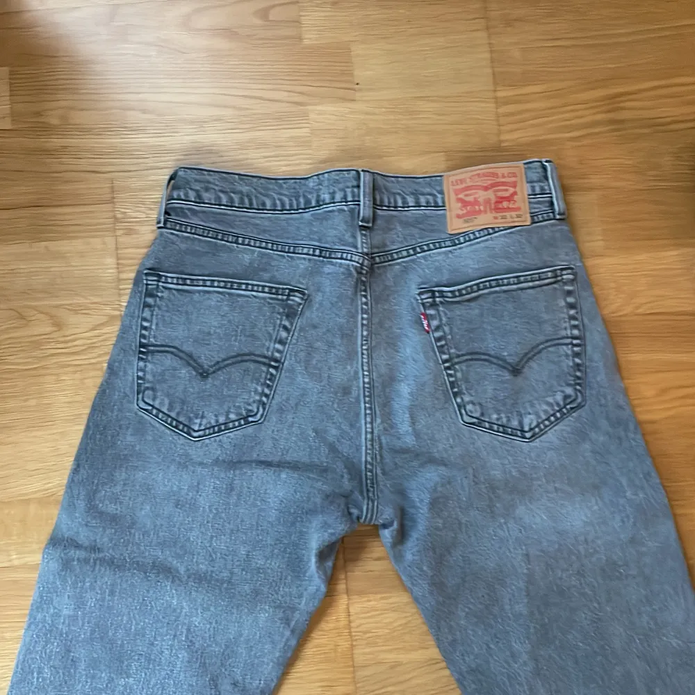 Levis 505 i svart färg, storlek 32,32 Kan göra upphämtning i södermalm . Jeans & Byxor.