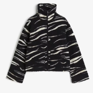 teddy jacka  - slutsåld teddy jacka från hm, bra skick använd fåtal gånger❤️