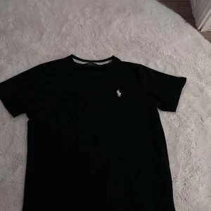 Polo Ralph lauren tshirt - Använd några gången men inte många
