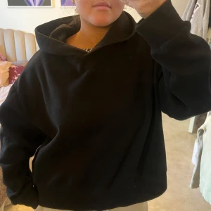 Svart hoodie - Svart hoodie i storlek XL, 