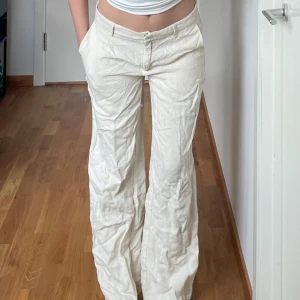 Vita lowwaist kostymbyxor - Vita/cremefärgade lågmidjade kostymbyxor 💕