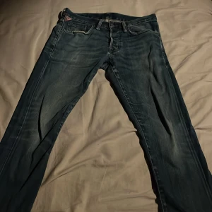 Ralph lauren jeans 👖  - Tjena säljer mina Ralph lauren jeans då dom är för stora storlek är 31 i midjan och 32 i längden dom är i 7-10 skick nypris 1200 mitt pris 400kr har ni frågor så är det bara att kontakta 🙂