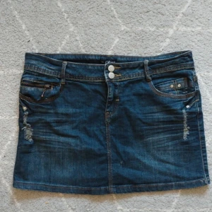 Mini skirt - Mini skirt från No excuse i storlek M. Använd nån gång. Inga defekter.