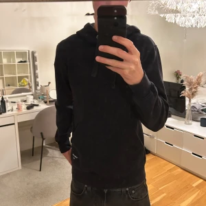 Svart hoodie  - En svart Björn Borg hoodie som ny knappt andvänd Fraktas samma dag😁