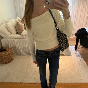 Stickad tröja  - Säljer denna stickade tröjan från nakd. Storlek xxs men hade sagt att den är S. Köpte den för 259 och säljer den för 150. Den är i ny skick och har inte använts mycket. Skriv för fler frågor eller bilder❤️