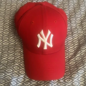 Newyork yankee keps - Newyork yankee keps i bra skick.