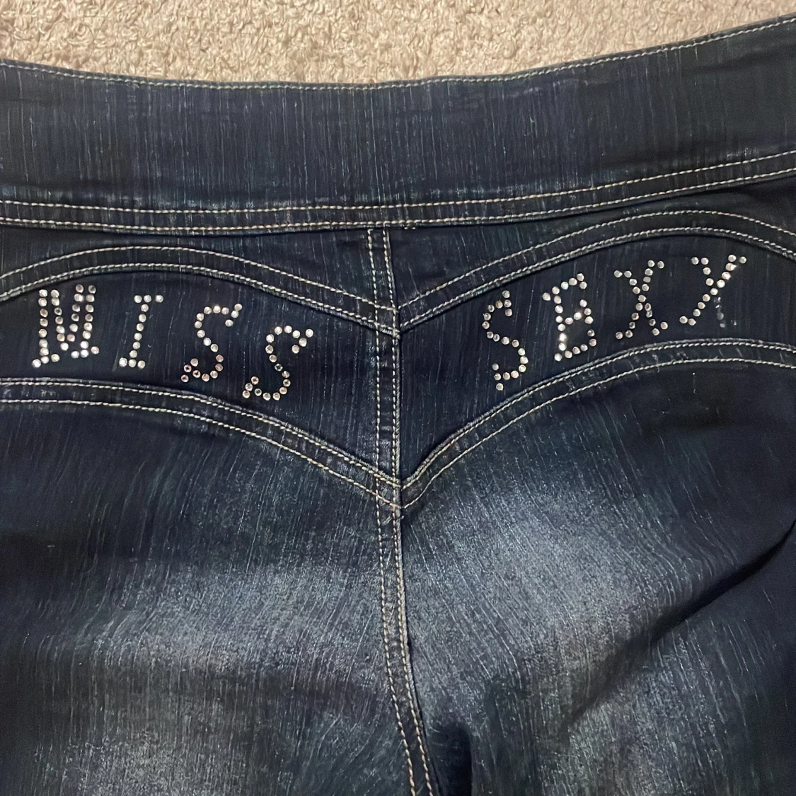 Mörkblåa Low Waist Jeans från YL COLLECTION  - 91