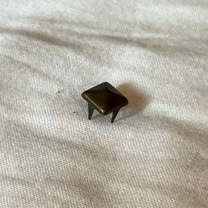 Stud - Stud för kläder 