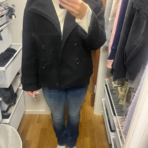 Design ny si kappa - En jätte fin svart kappa från design by si💕i fint skick 💕storlek xs/s