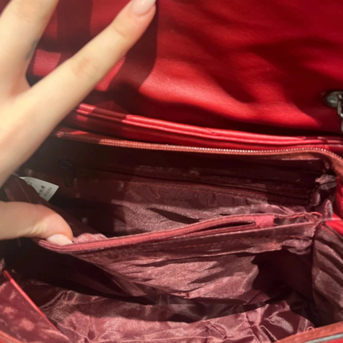 Röd quiltad axelväska  - 91