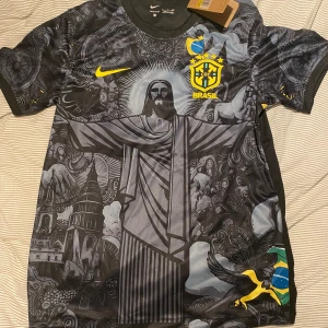 BRASILIEN, LANDSLAGSTRÖJA - 300kr, kika in profilen för fler feta fotbollströjor😉