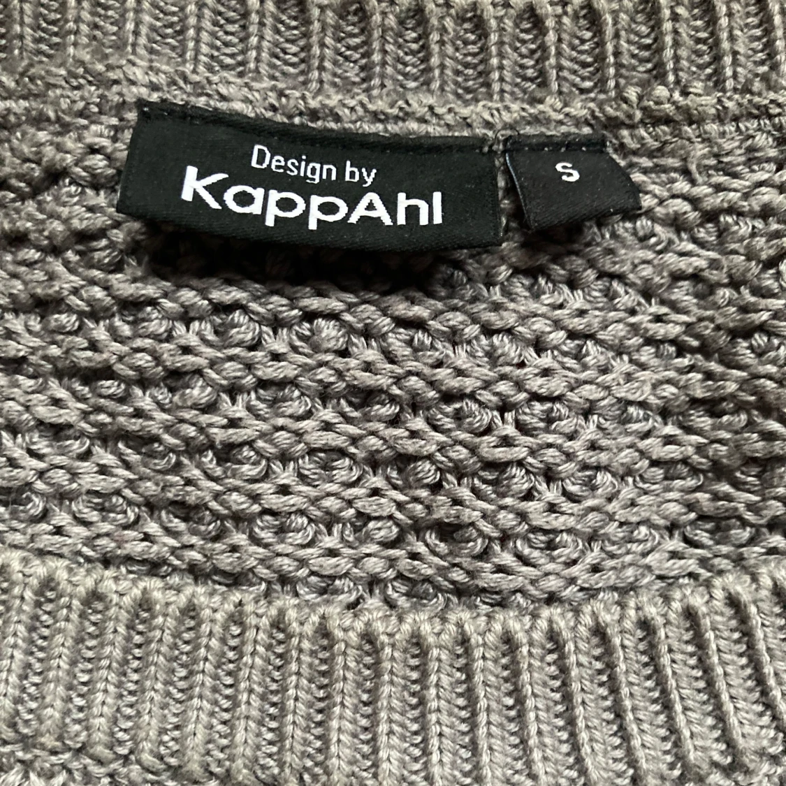 Grå stickad tröja från KappAhl - 92