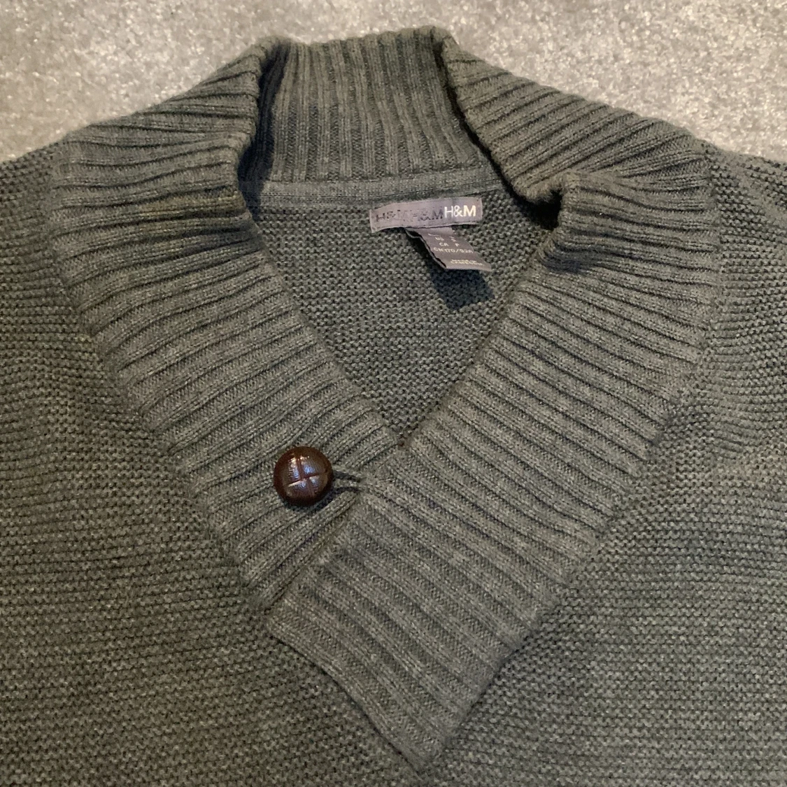 Grå stickad tröja från H&M - 90