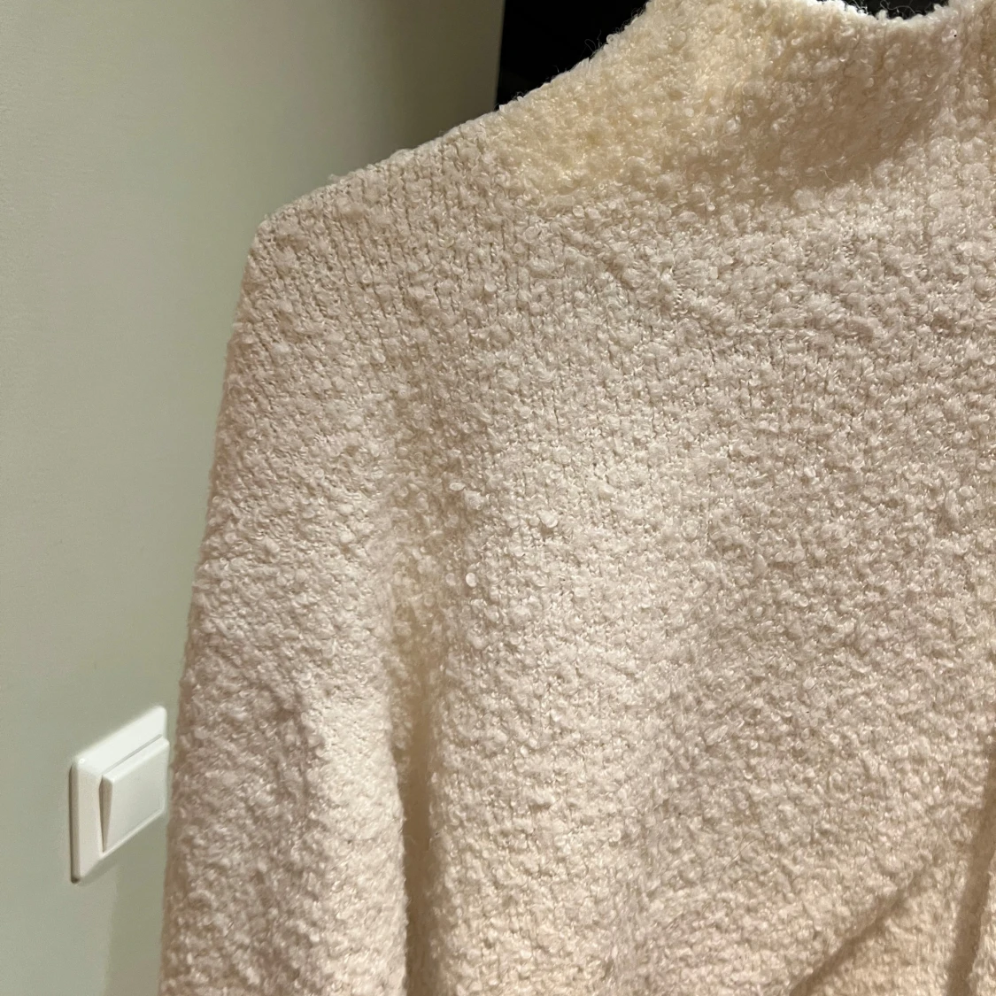 Vit croppad tröja från Monki - 90