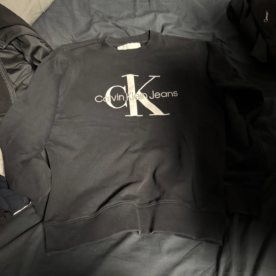 Svart sweatshirt från Calvin Klein Jeans