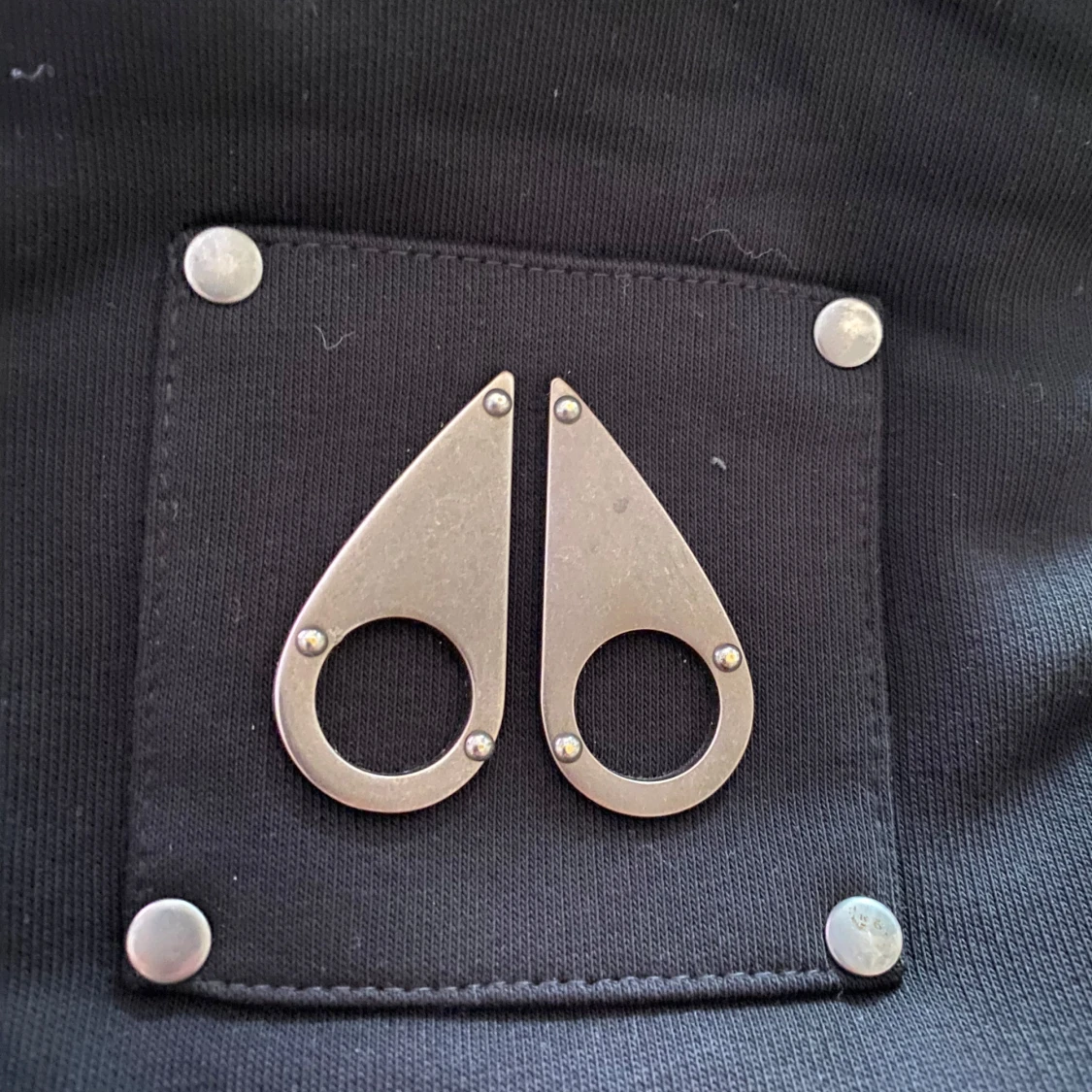 Svart hoodie från Moose Knuckles - 92